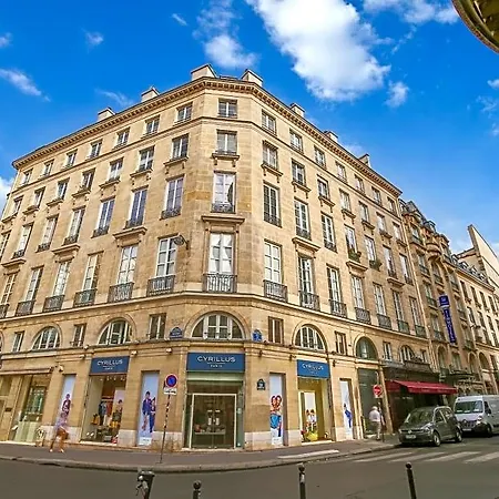 Luxury Louvre Apartment