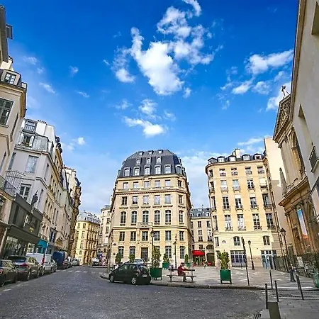 Hotell Luxury Louvre 4*